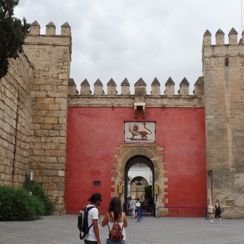Fachada del acceso principal al Alcázar de Sevilla